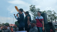 Demo Kantor Gubernur Riau, Massa AMPMB Desak Gubernur Perintahkan Bupati Rohil Pecat Sekda Fauzi Efrizal