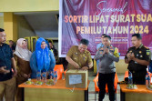 Bupati Aceh Tamiang Buka Seremoni Sortir dan Lipat Surat Suara Pemilu 2024