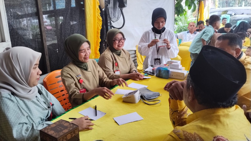 DPD Golkar Rokan Hulu Rayakan HUT ke-62, Gelar Santunan Anak Yatim dan Pengobatan Gratis