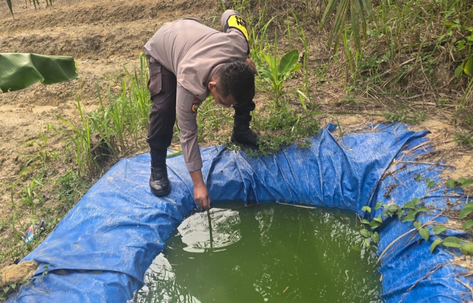Polsek Minas Cek Embung Air untuk Dukung Penyiraman Jagung di Musim Kemarau