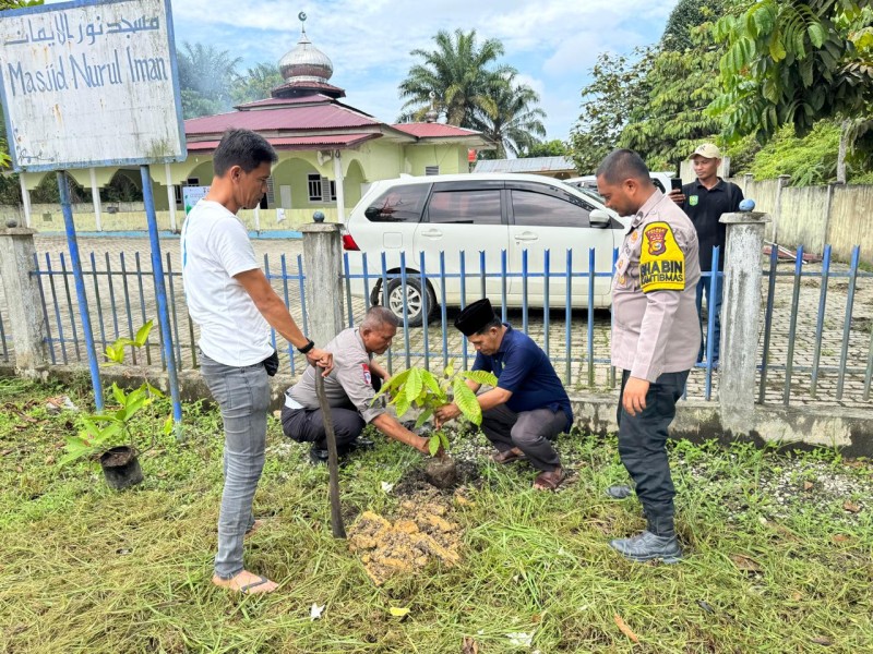Polsek Minas Gelar Aksi Tanam Pohon dan Gotong Royong Peringati Hari Bumi Sedunia 2026