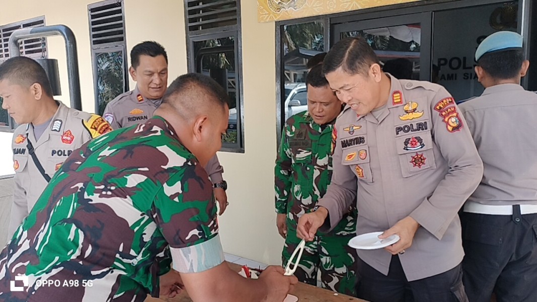 TNI Beri Kejutan HUT Bhayangkara ke-80, Wakapolsek Minas: Sinergitas TNI-Polri Kunci Menjaga Kamtibmas