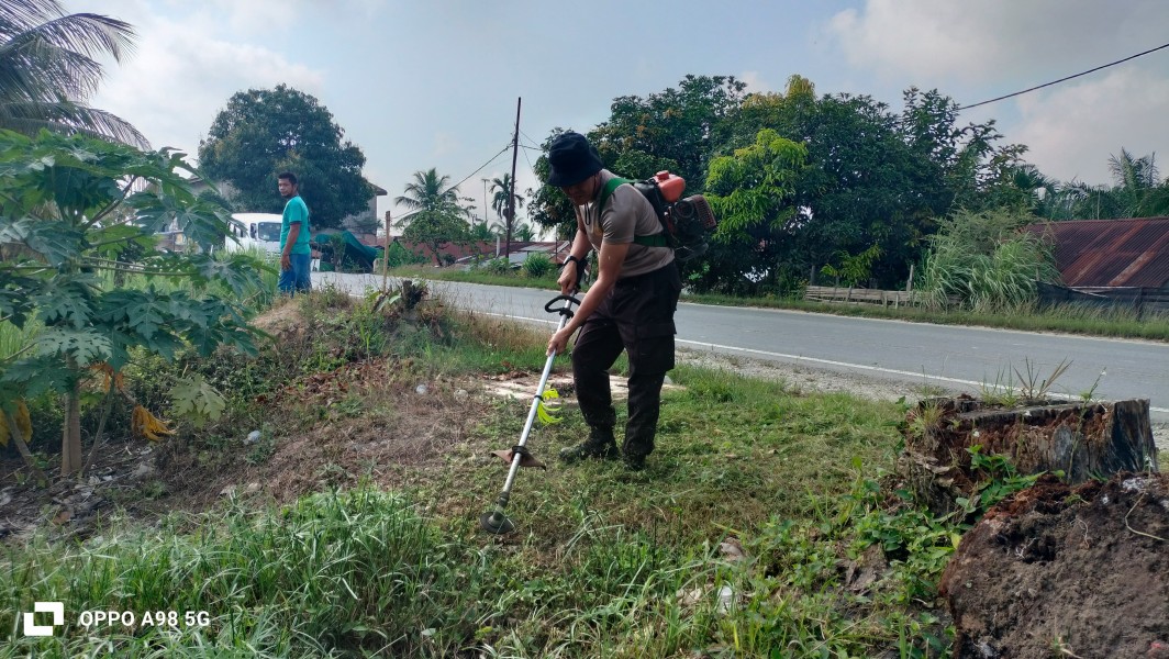 Polsek Minas Gelar Karya Bakti Bersama, Wujudkan Lingkungan Bersih dan Sehat di Minas Barat