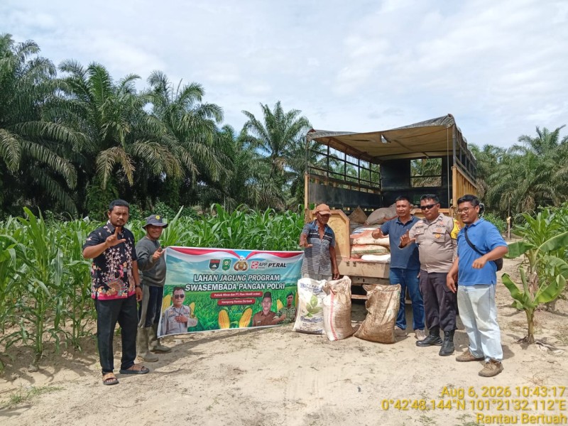 Dukung Swasembada Pangan Nasional, PT Arara Abadi Salurkan Bantuan Pupuk untuk Kelompok Tani di Minas