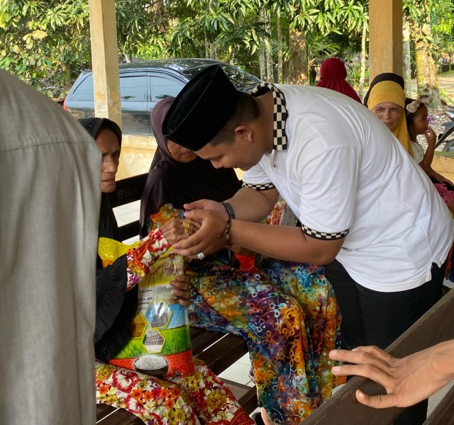 Ramadhan Berbagi: HIMAROHU-RIAU dan IMKK Bagikan Sembako Gratis di Desa Batulangkah Besar