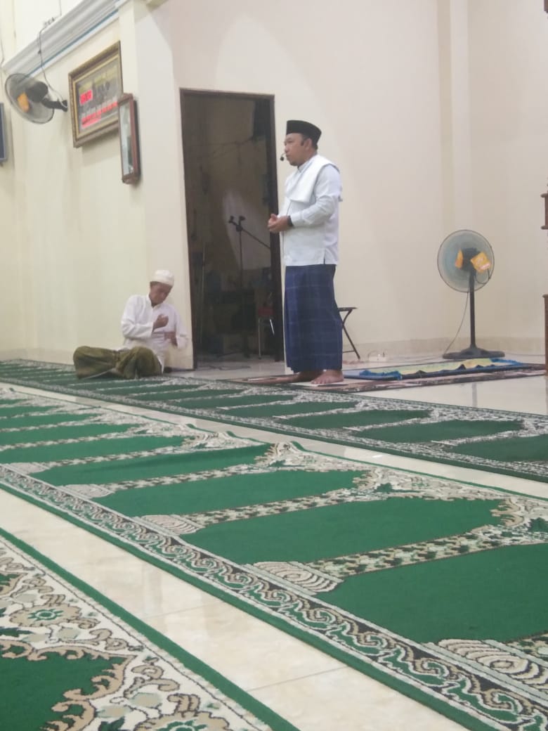 Alfedri-Husni Kompak Taraweh di Lokasi PSU, Masyarakat: Biasonyo Tak Pernah!