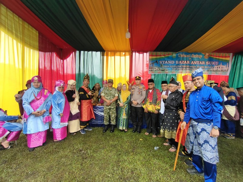 Wakapolsek Minas AKP Martius Ashairi Ikuti Pawai dan Pembukaan Julang Budaya Kecamatan Minas 2026
