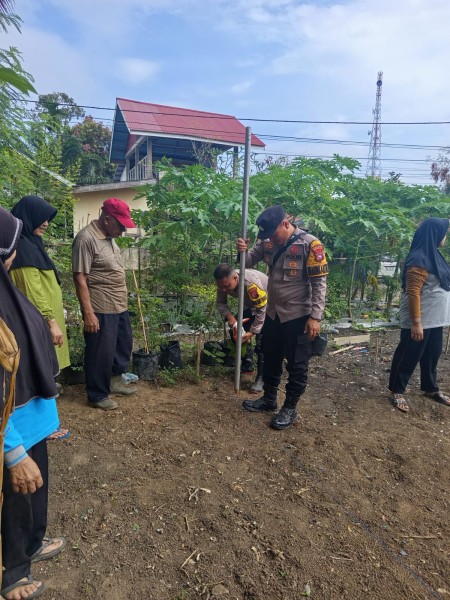 Dukung Swasembada Pangan 2026, Polsek Pasir Penyu Bersama KWT Bingke Kamboja Tanam Jagung Pipil di Tanjung Gading