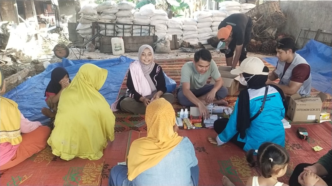 Tim Dokter USU Bersama DMDI dan PERMADA Tembus Desa Terisolir di Langkat Demi Selamatkan Warga Korban Banjir
