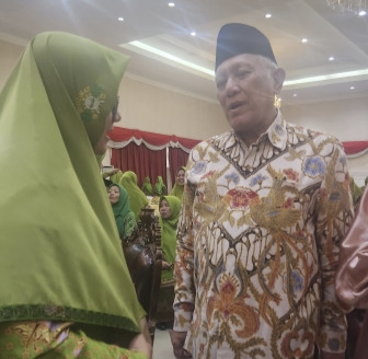 Khofifah Minta Doa Cucu Pendiri NU, Agar Afni Dilancarkan Jadi Bupati