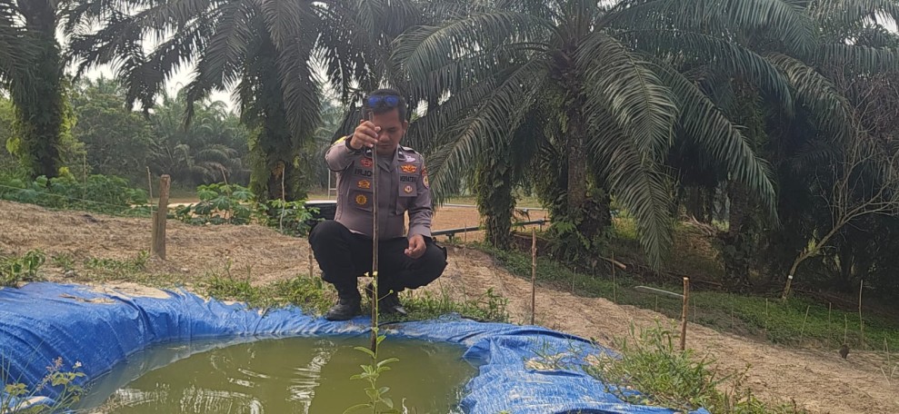 Persiapan Embung Air untuk Tanaman Jagung Pipil, Polsek Minas Dukung Ketahanan Pangan Nasional di Minas Barat