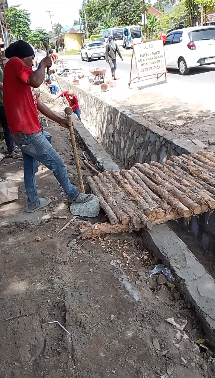 Pekerjaan Box Culvert di Sri Menanti Jadi Sorotan, Tanpa pakaian Alat K3 Dan Tanpa Papan Plang Proyek Picu Kecurigaan Warga