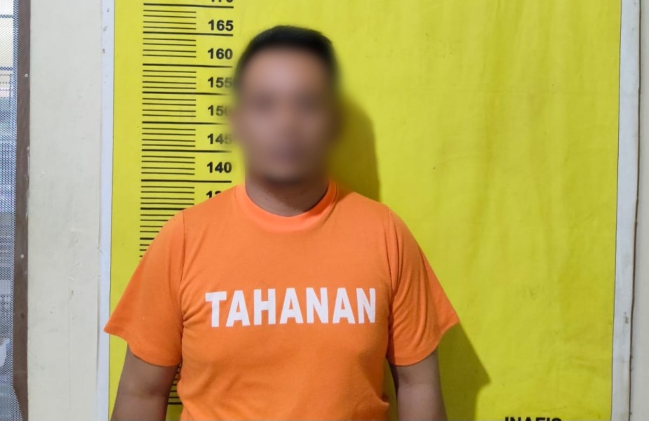 Diduga Cabuli Murid di Dalam Kelas, Oknum Guru Ini Digelandang Ke Mapolsek Minas